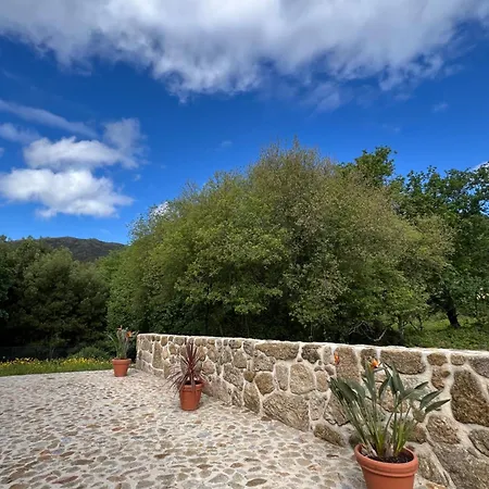 بيت للعطل Casa Dos Manels *